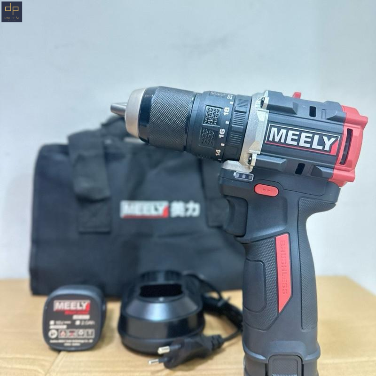 Máy khoan pin 50N.m F.. MT838C